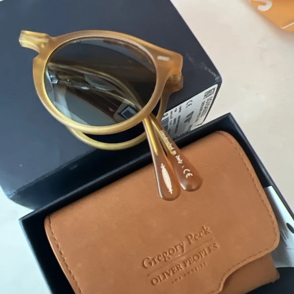 Oliver peoples Gregory peck 47 folding sunglasses $524 msrp - Picture 5 of 9